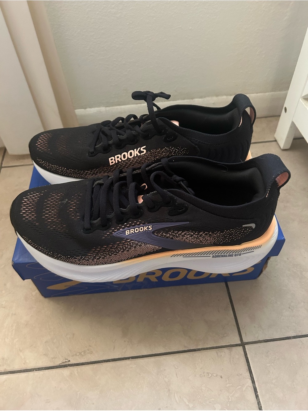Brooks Adrenaline GTS 25 Women's Running Shoes Black Pink Sz 11